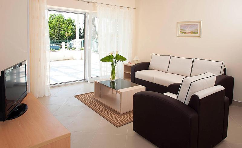 Spacious 1 Bedroom 4 Star Apartment, Mlini Exteriör bild